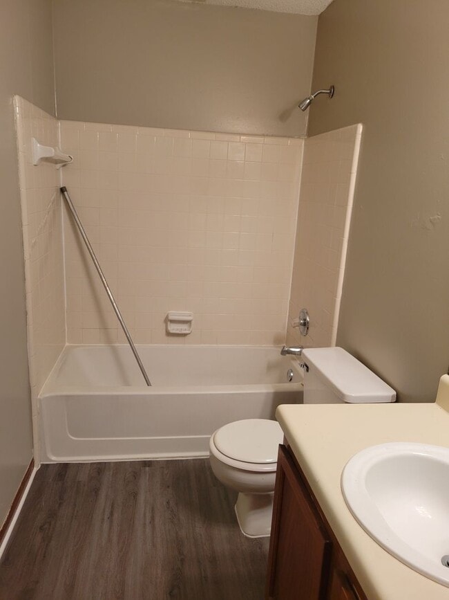 Building Photo - 1342 Independence Dr