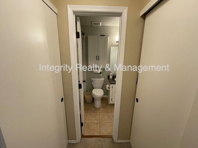 Building Photo - 475 E Chiswick Cir