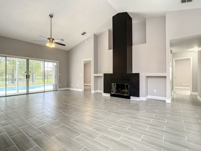 Building Photo - Beautiful 3 Bedroom, 2 Bath POOL Home with 2-Car Garage in the Heart of Hunters Creek!