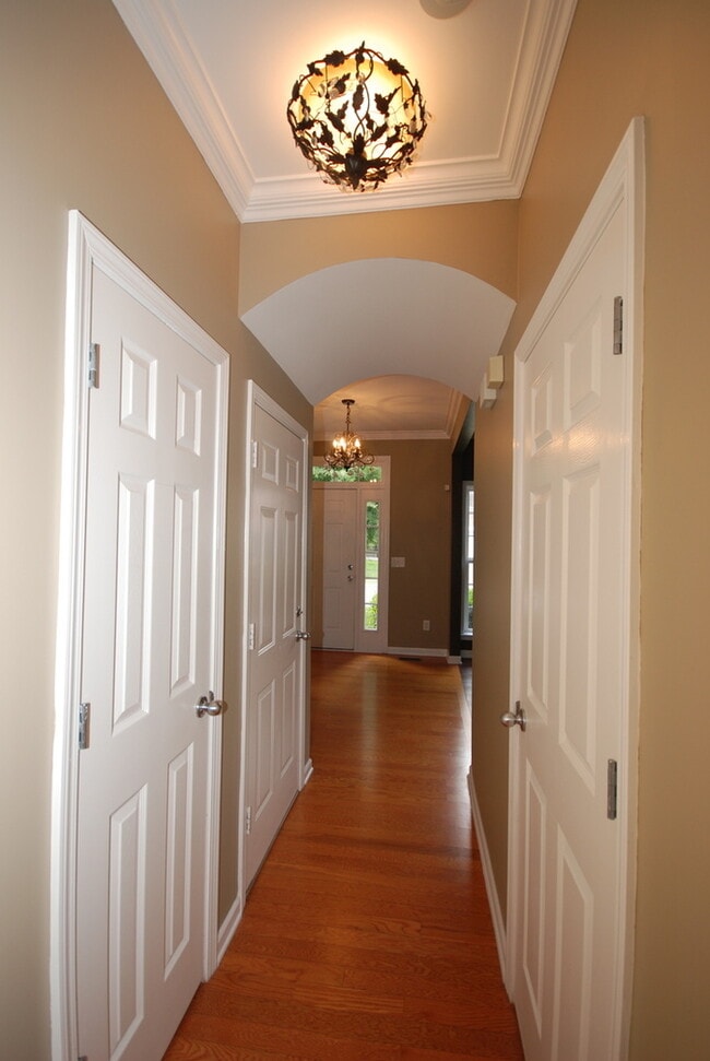 Building Photo - Oversized Executive Style Home with Finish...