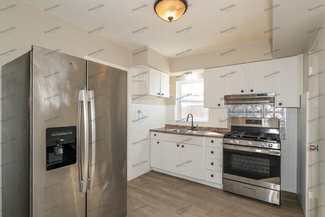 Building Photo - 7020 Rohn Dr