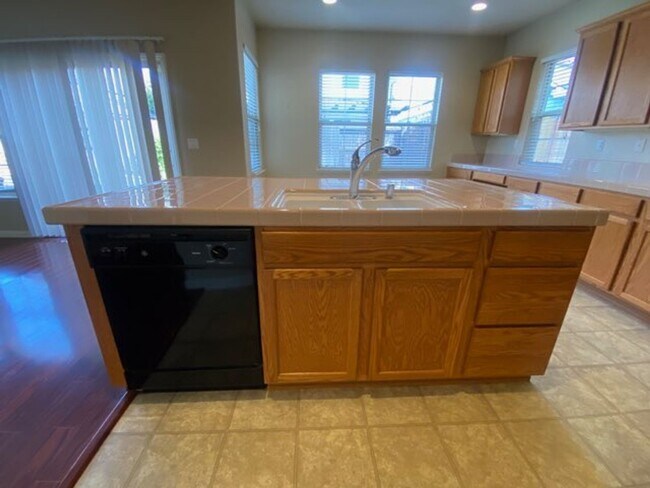 Building Photo - EXCEPTIONAL 4 BEDROOMS, 3 BATH, 3 CAR GARA...