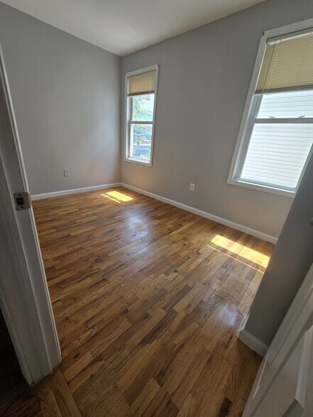 Building Photo - 528 Magnolia Ave