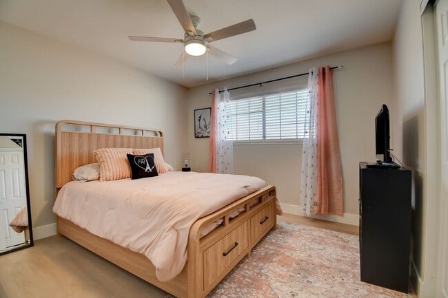 Building Photo - Fabulous 3-bedroom 2-bathroom home