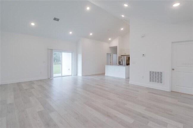 Building Photo - 2776 SW 142nd Ln