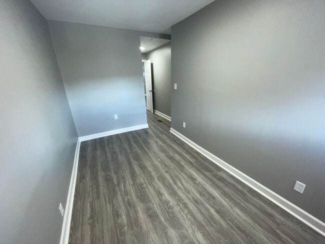 Building Photo - Updated 2 bedroom 1 bath home for rent