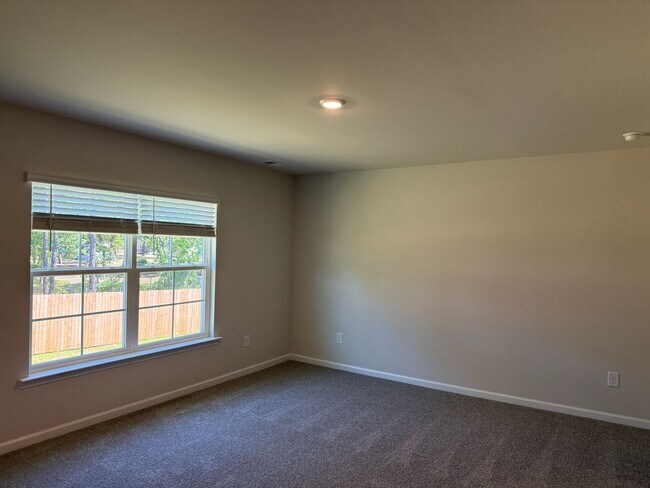 Building Photo - Lexington Townhouse - Call Lexington office for information 803-359-0793