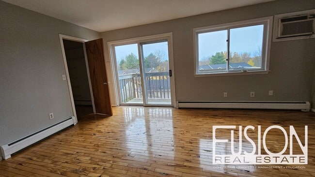 Building Photo - Bright, Spacious End-Unit Townhome in Premier South Burlington Neighborhood AVAILABLE NOW!