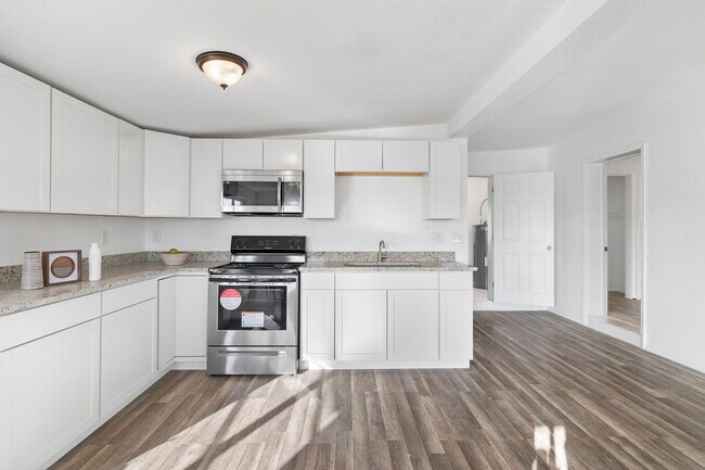 Building Photo - 221 Duxbury Ave