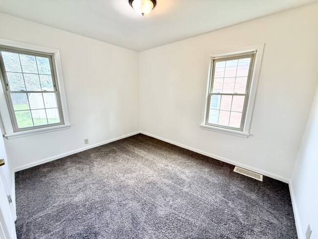 Building Photo - 824 Bellflower Ave NW