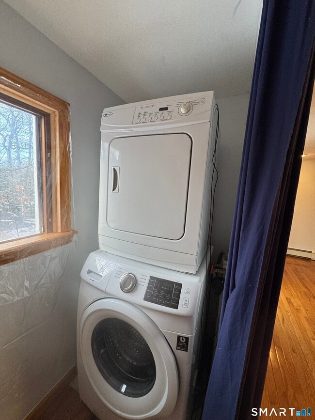 Building Photo - 67 Oronoque Trail