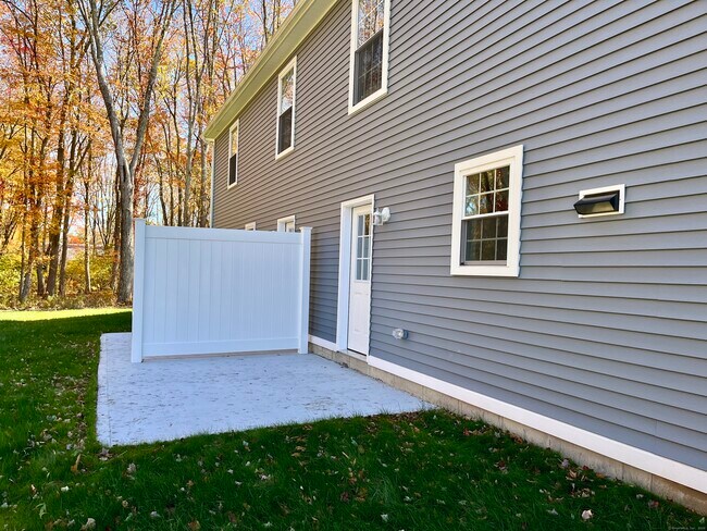 Building Photo - 481 Norwich Ave