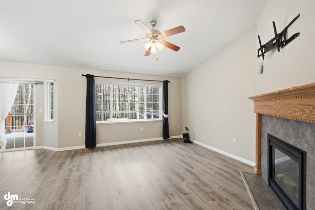 Building Photo - 3 BEDROOM | 2 BATHROOM | 2 CAR GARAGE