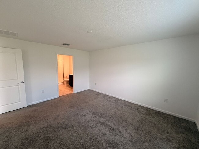 Building Photo - Single Family House Minutes to Davenport Posner Park Shopping Mall