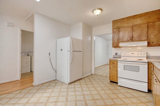 Building Photo - 1028 Duke St