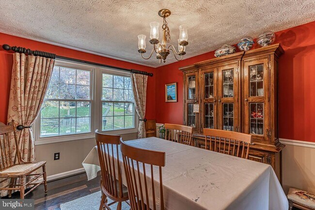 Building Photo - 6221 Wilmington Dr