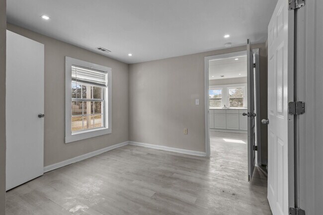 Building Photo - 610 Wondertown Dr