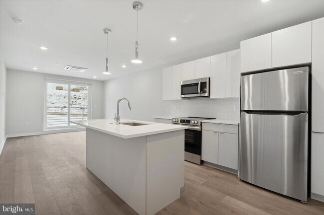 Building Photo - 3449 Scotts Ln