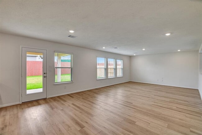 Building Photo - 18214 Sessile Oak Dr