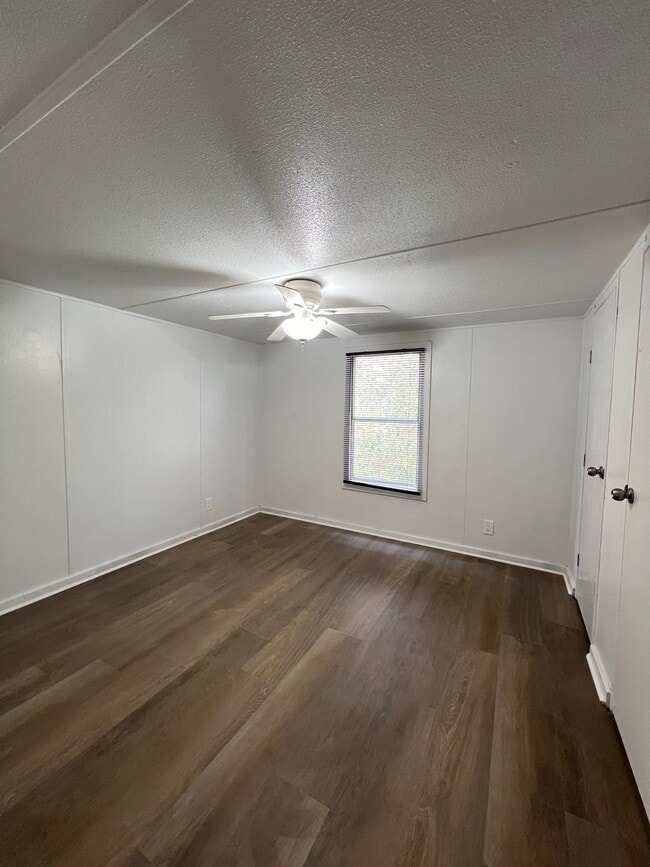 Building Photo - 137 Vestin Dr