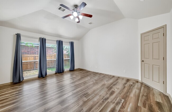 Building Photo - 2826 Lakecrest Forest Dr