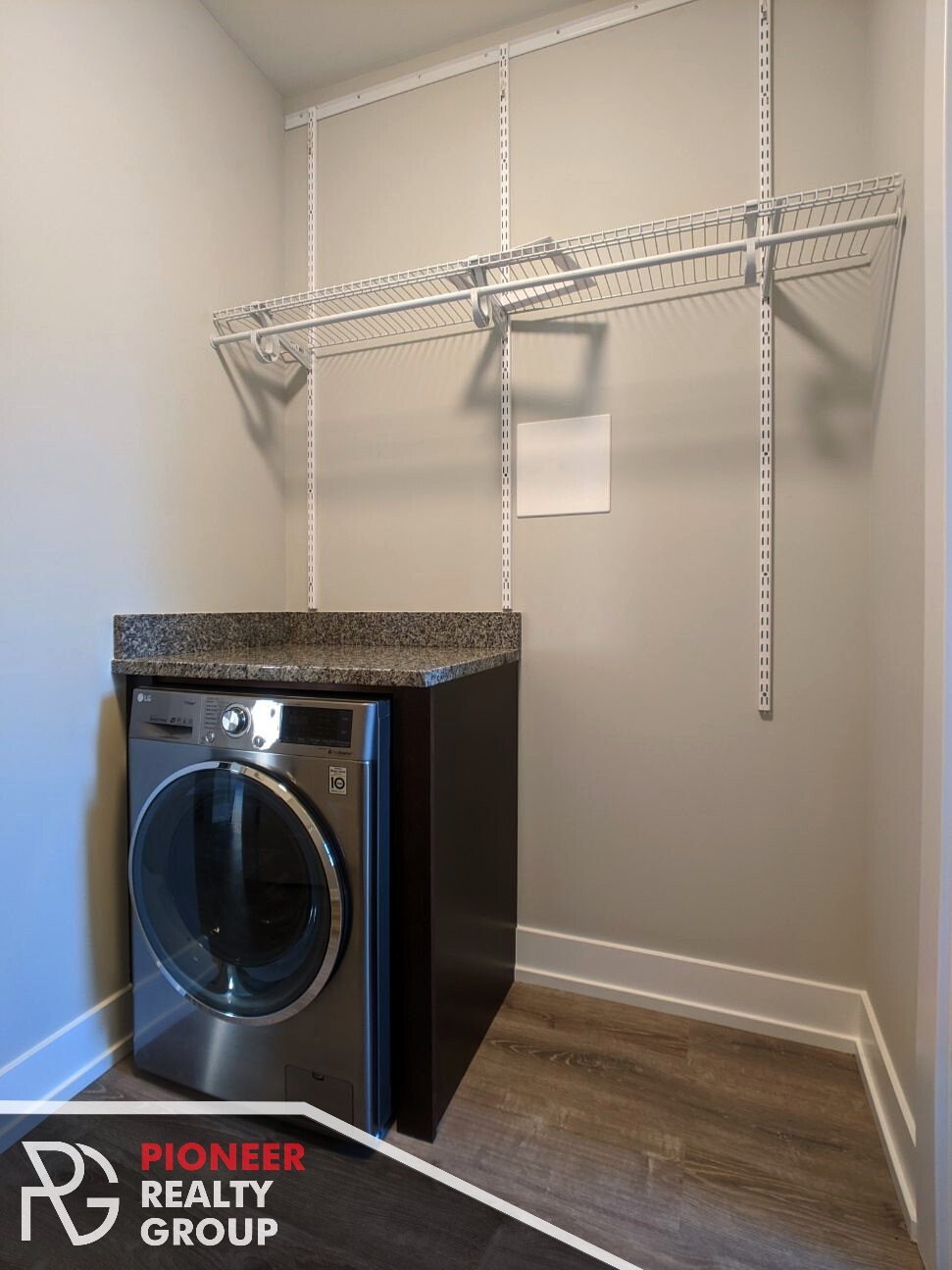 Building Photo - 709 W Brompton Ave