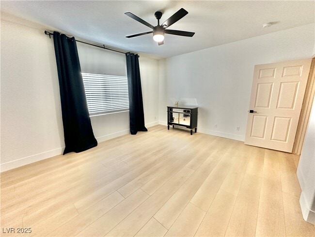 Building Photo - 10195 Queensbury Ave