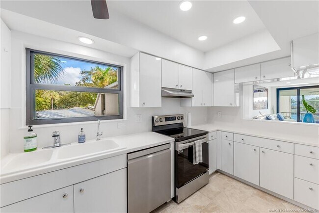 Building Photo - 3901 SE St Lucie Blvd