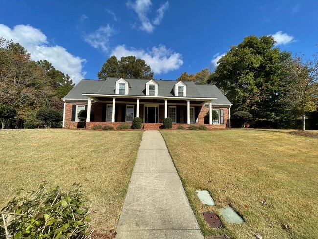Building Photo - Large 4/4 House in Maplewood $2,795