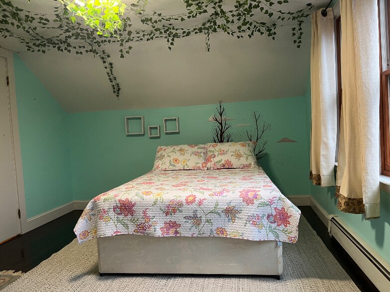 Building Photo - 1087 N Hoosac Rd