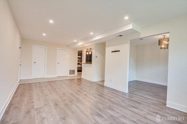 Building Photo - 60 College Dr