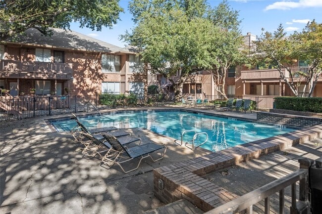 Building Photo - 10574 High Hollows Dr