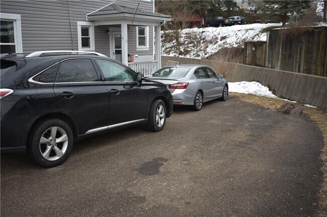 Building Photo - 111 Dewey St