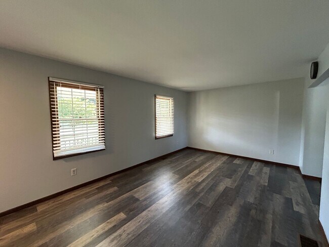 Building Photo - 8659 Groveside Dr