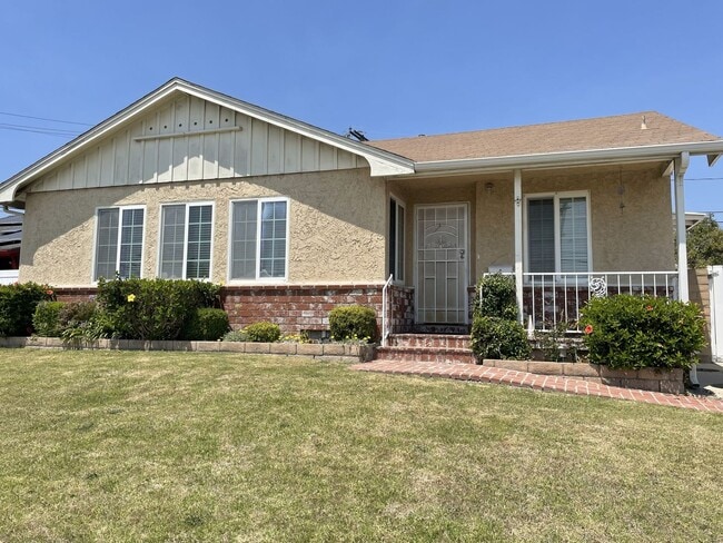 Building Photo - 3 bedroom immaculate home in Southwest Tor...