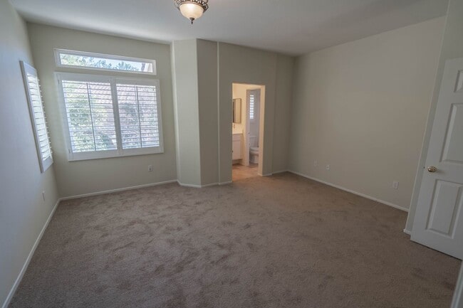 Building Photo - Beautiful 3-Bedroom Corner-Lot Condo in the Palisades of Stevenson Ranch!