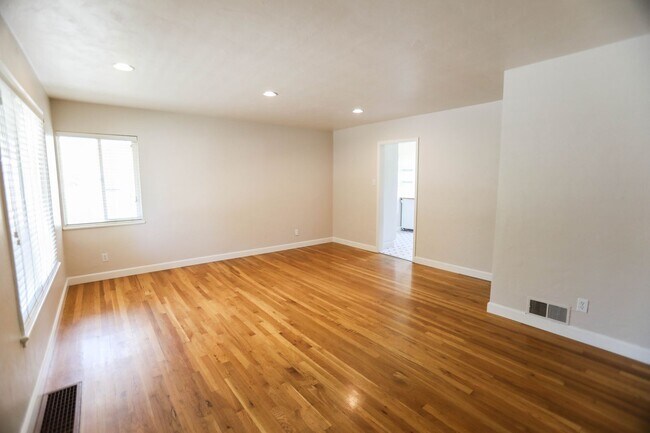 Building Photo - NEWLY LISTED $2,600 PER MONTH - GORGEOUS 3...
