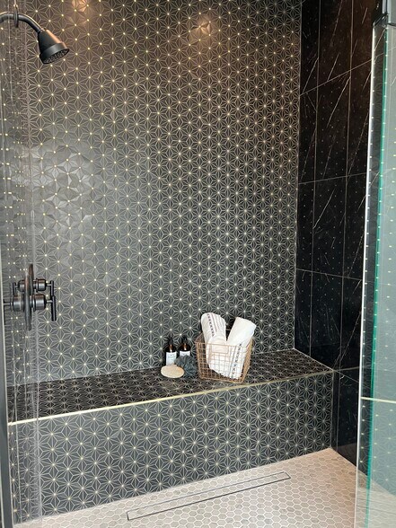 Custom double rain showers - 4428 N Summer View Dr