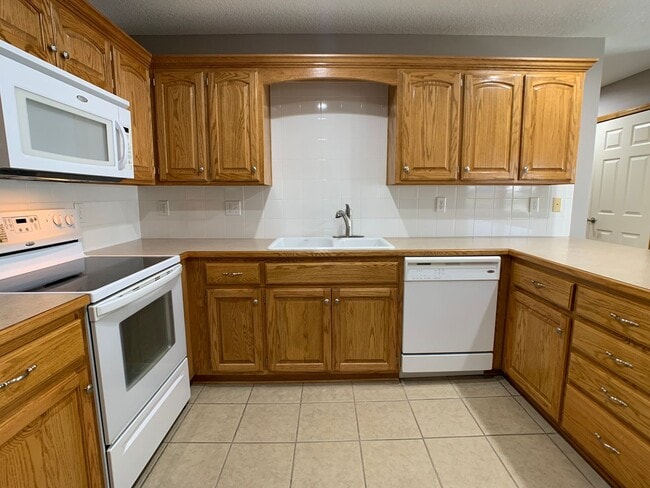 Building Photo - Freshly Updated, One Level Ranch, No Steps...