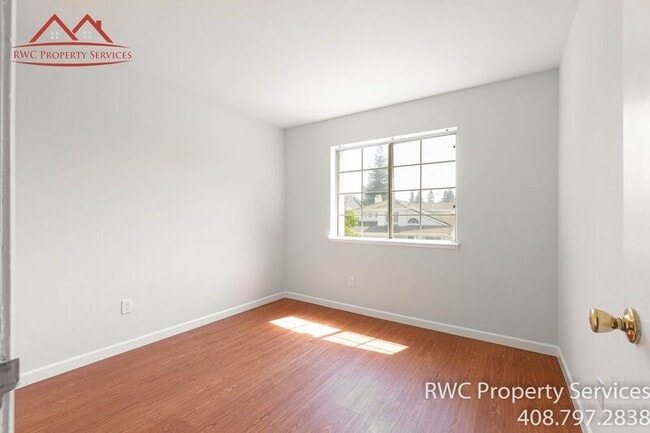 Building Photo - 1459 Chavez Way