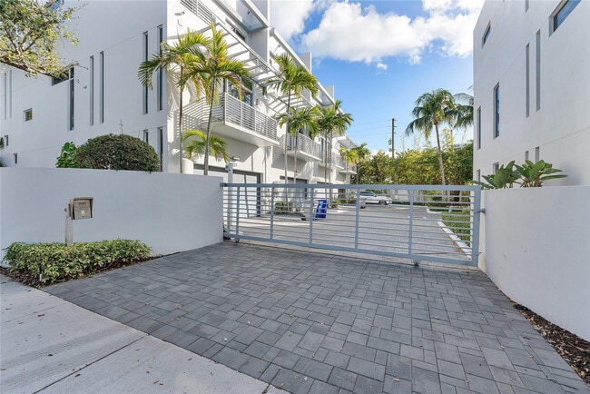 Building Photo - 3266 NE 15th St