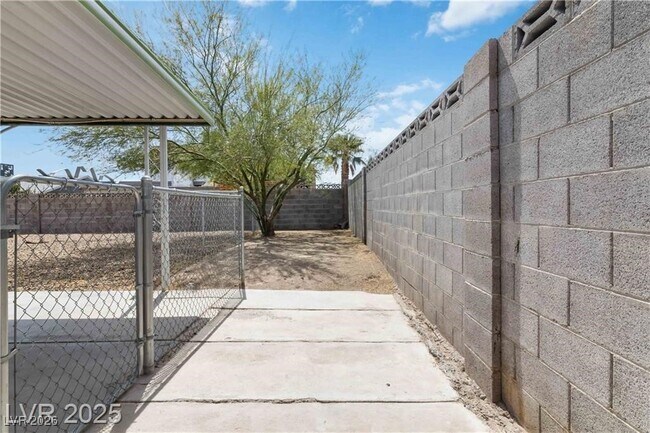 Building Photo - 7213 Lakeland Ct