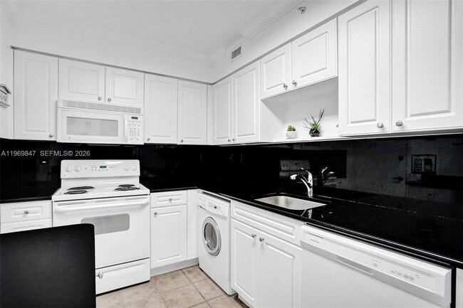 Building Photo - 2501 S Ocean Dr