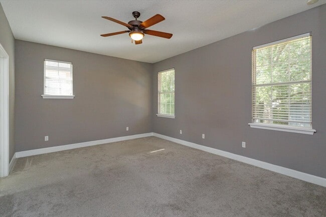 Building Photo - 41 E Spruce St