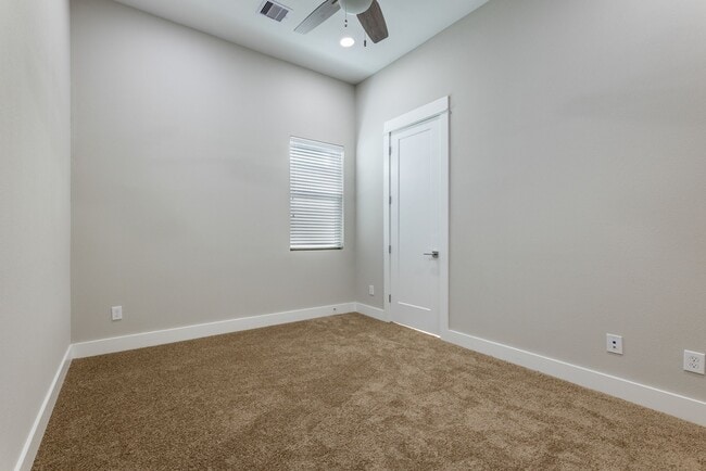 Building Photo - 806 Thornton Rd