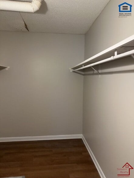 Building Photo - 915 S Seminole Dr