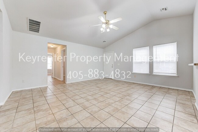 Building Photo - Cute 3BD/2BTH Duplex in Central East Norman!