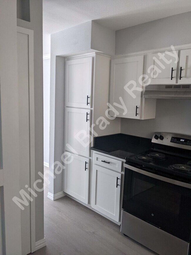 Building Photo - 3924 Scruggs Dr