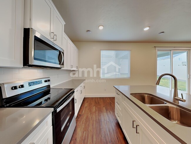 Building Photo - 1317 E Old Mesquite St