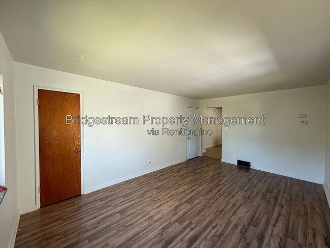 Building Photo - 68 Knecht Dr